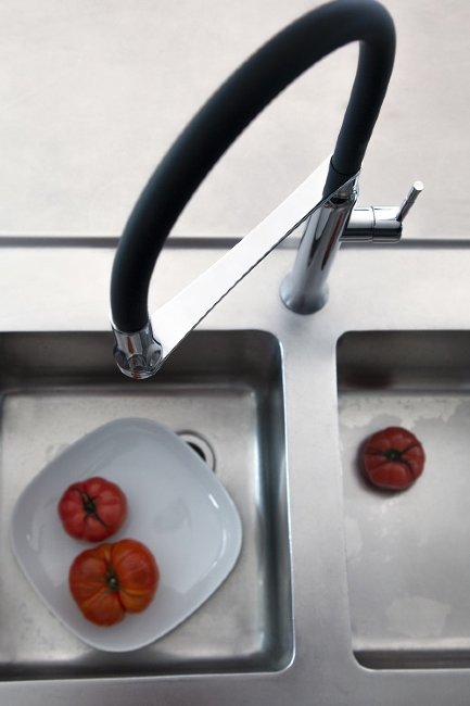 Смеситель для кухни Ramon Soler с магнитным держателем и гибким изливом Kitchen Magnet 388801MA Смеситель для кухни Ramon Soler с магнитным держателем и гибким изливом Kitchen Magnet 388801MA
