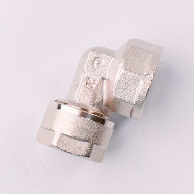 Угольник компрессионный с внутренней резьбой для м/п труб Compipe 20х1/2" ВР Угольник компрессионный с внутренней резьбой для м/п труб Compipe 20х1/2" ВР